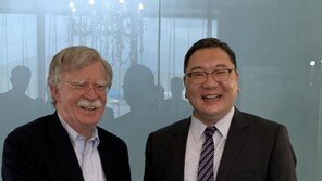 ‘대북 매파’ 볼턴, 판문점 회동 빠지고 몽골행