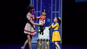 “겨울까지 어떻게 기다려!” 한여름에 만나는 호두까기인형