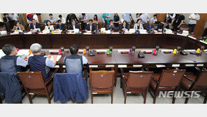 최저임금위 使 불참속 반쪽회의… 勞 ‘1만원’ 최초요구안 제출