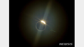 [포토] 태양을 집어삼킨 달