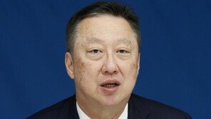 박용만의 일갈 “이제 제발 정치가 경제를 놓아달라”