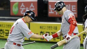 최정 이어 로맥의 몰아치기…SK 팀 홈런 1위 도약