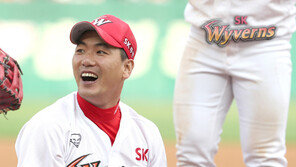 서른 줄 접어들면 꺾이기 시작한다는데…김광현의 시계는 거꾸로 간다