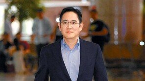 홍남기-김상조, 4대그룹 총수 만나 대책 논의