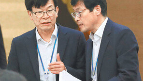 文대통령 “전례없는 비상상황… 민관 함께 대응체제 구축 검토”