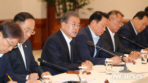 文대통령 “日, 막다른 길 가지 마라…대북제재와 연결, 근거 없어”