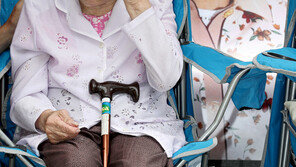 소녀상 모욕 꾸짖은 이옥선 할머니 “내 얼굴에 왜 침 뱉나”