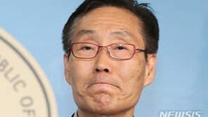 ‘혁신사령탑’ 주대환 전격 사퇴…“당 깨려는 검은 세력 있다”