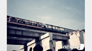 기차에 매달린 시민들…대만 기자가 찍은 ‘이한열 장례식’ 첫 공개