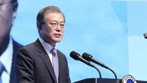 전남 찾은 文대통령, 日겨냥?… “12척의 배로 나라 지킨 곳”