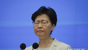 FT “中지도부, 홍콩 행정장관의 수차례 사의 수용 거부”