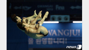 [광주세계수영] 우하람-김영남 “10m 싱크로 아쉽지만…최고 성적에 만족”