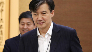 조국, ‘日 대응’ 보도자료 정부 발표 전 개인 SNS에 공개 논란