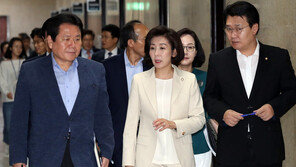 한국당 “文대통령, 반일 감정 없다? 조국 친일·반일 편가르기”