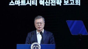 “文대통령 못한다” 부정평가가 긍정보다 15%p↑…PK민심 ‘경고’