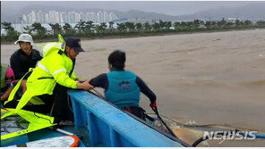 울산해경, 태화강서 악천후 속 표류 윈드서핑객 2명 구조