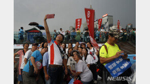 홍콩서 ‘송환법 반대’ 시위에 맞서 대규모 친중 집회