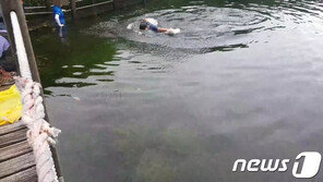‘작은 백록담’ 분화구 호수서 수영한 탐방객에 비난 빗발