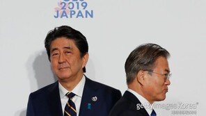 블룸버그 “일본 아베가 먼저 어리석은 무역전쟁 멈춰라”