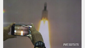 인도, 달 착륙 우주선 발사…직전 중단 1주일만에 성공