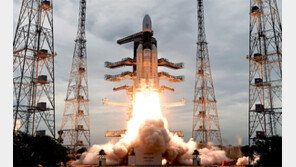인도 무인 달 탐사선 발사 성공