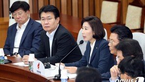 한국당, 조국 SNS글 비판 집중포화 “방치하는 대통령도 문제”