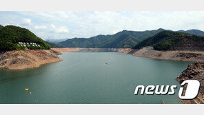 ‘마른 장마’에 소양강댐 수문 닫았다…방류량 207만톤 줄여