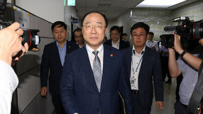 홍남기 “日 대응 추경 예산 2730억원…17일 국회 제출”