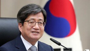 김명수 “대법관 1인당 매년 3700건…상고허가제·대법관 증원 검토”