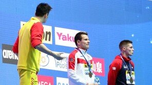 금메달 목에 걸었지만…‘국제 왕따’가 된 중국 수영 스타 쑨양