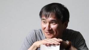 산문집 ‘시절일기’ 펴낸 김연수 “‘헬조선’처럼 느껴진 사회, 요즘엔 달리 보여”