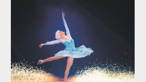 “빙판 위 ‘엘사’, 영화만큼 멋지죠”… 아이스 뮤지컬 ‘겨울왕국’