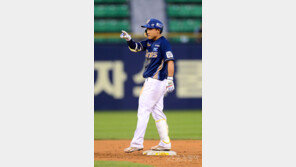 “더 시도하고 느껴봐야죠” 풀타임 1년차 김태진의 야구 공부