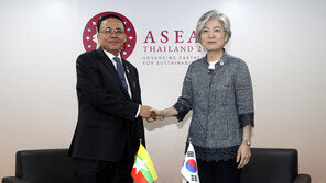 강경화 “日 수출규제, 자유무역규범 저해…철회 위해 노력”