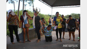 브라질 감옥 폭동 사망자 57명 가족, 참수된 시신에 기절