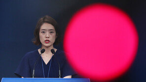 靑 “아베 내각 결정에 깊은 유감…부당한 조치 단호히 대응”