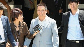 ‘성폭력 혐의’ 윤중천 “두 번 무혐의 받은 사건 기소는 위법”