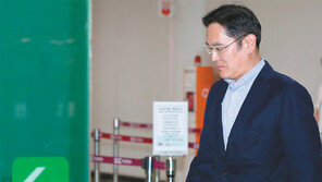 이재용 “긴장은 하되 두려워 말자”… 5일 반도체-부품 사장단 긴급소집