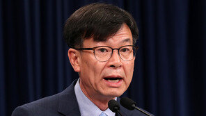 김상조 “日 금융보복 가능성 매우 낮아…IMF 때와 상황 달라”