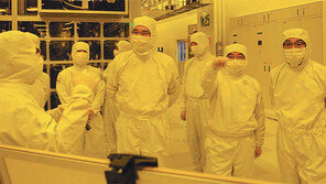 반도체 핵심라인 먼저 찾은 이재용 “기술력 최대로 끌어올리자”