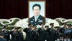 [청계천 옆 사진관] 눈물의 故 석원호 소방위 영결식