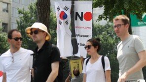 산케이 ‘망언 퍼레이드’…“文대통령, 고려연방제 목표” 낭설까지