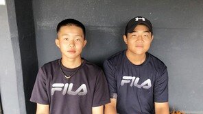 ‘상상 이상의 파격’ 김태형 감독 특급 팬 서비스에 감동한 야구 꿈나무들