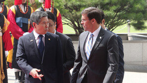 정경두, 美국방 만나 “日경제보복, 한미일 안보협력에 악영향”