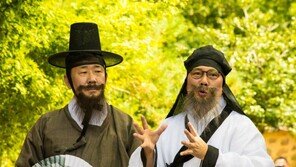 갓 쓴 박양우 장관 “日여행수요 감소…국내관광 유도해 내수 늘리겠다”