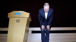 윤동한 한국콜마 회장 전격 사퇴…“이번 사태에 깊이 반성, 머리 숙여 사죄”
