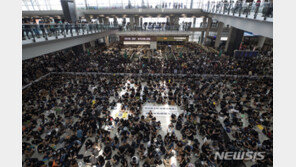 홍콩공항 운항 재개…발 묶였던 한국인 1002명 오늘 중 귀국