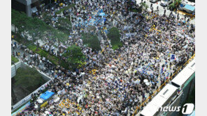 “‘日 사죄하라” 1400번째 수요시위 2만명 외침…세계에 메아리