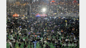 홍콩 시민 170만명, 평화 속 시위 마무리…“이길 때까지 계속된다”