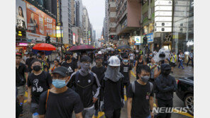 중국, 홍콩 왕래자 스마트폰 검사…시위 관련 자료 삭제